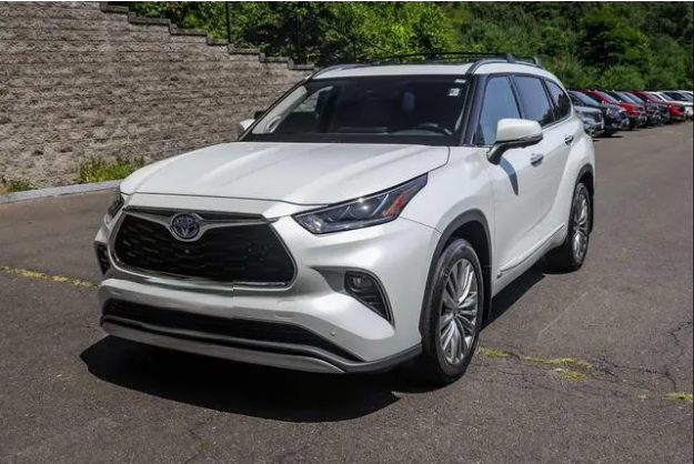 2023 Toyota Highlander Hybrid Platinum